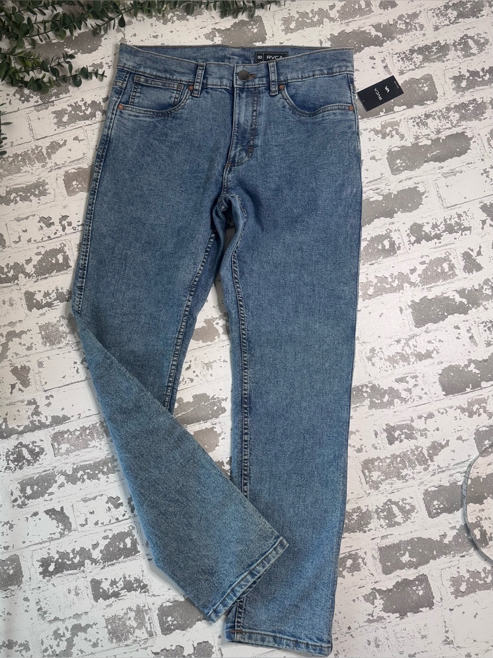 RVCA Men's Size 30 Straight Leg Jeans Medium Wash Blue Denim NWT